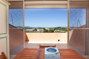 Porto Coda Cavallo Beach House a 300 mt dal mare, con terrazza panoramica